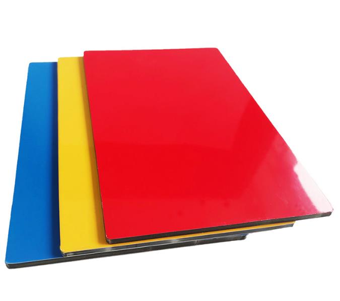 Comparación y contraste de pinturas de PVDF y poliéster.