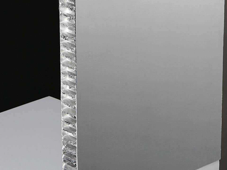 Diseño y aplicación de la estructura del panel de aluminio de nido de abeja.